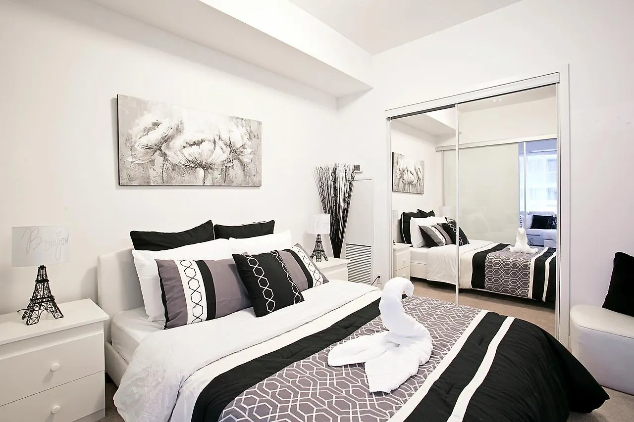 Royal Stays Condominiums - Upscale Downtown Suites Toronto Apartment