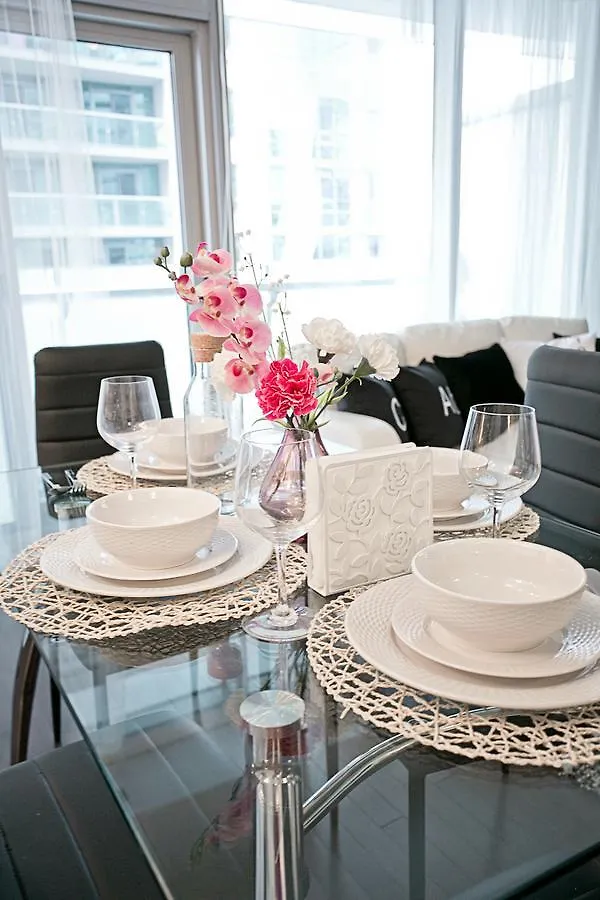 Royal Stays Condominiums - Upscale Downtown Suites تورونتو شقة