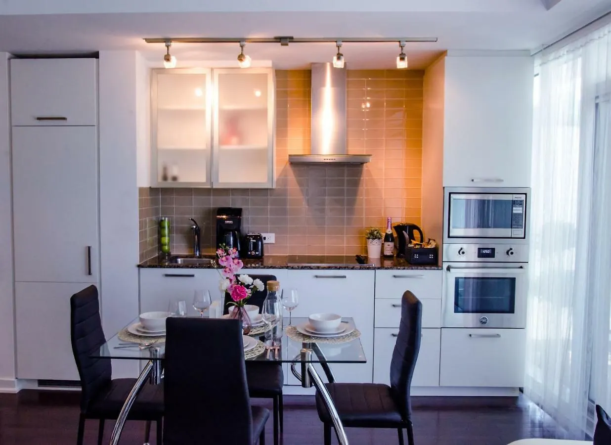شقة Royal Stays Condominiums - Upscale Downtown Suites تورونتو